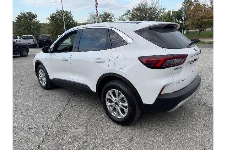$24988 : Ford Escape 2023 AWD Active image 6