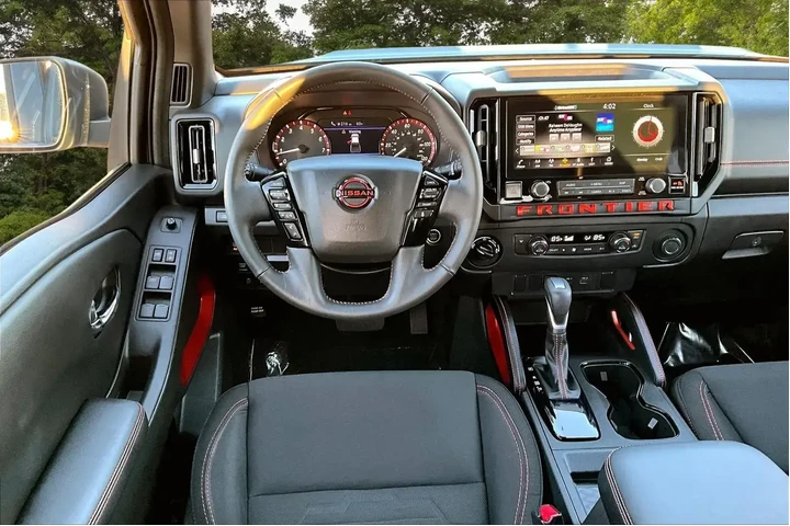 $40000 : Nissan Frontier 2025 4x4 PRO image 9