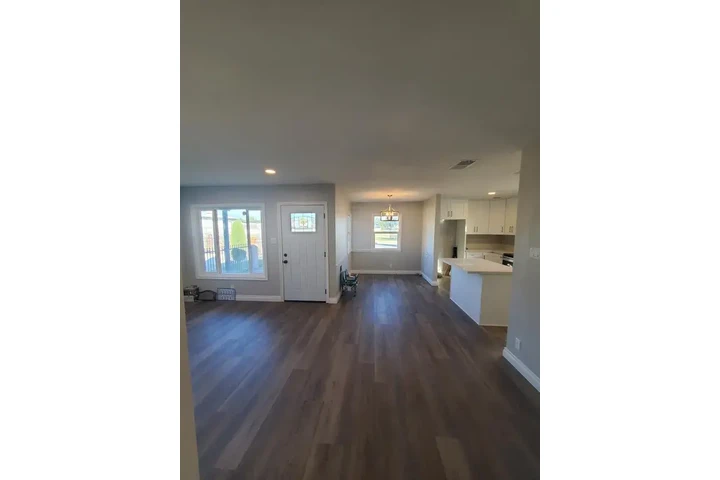 $1400 : Rialto- Move In Ready image 3