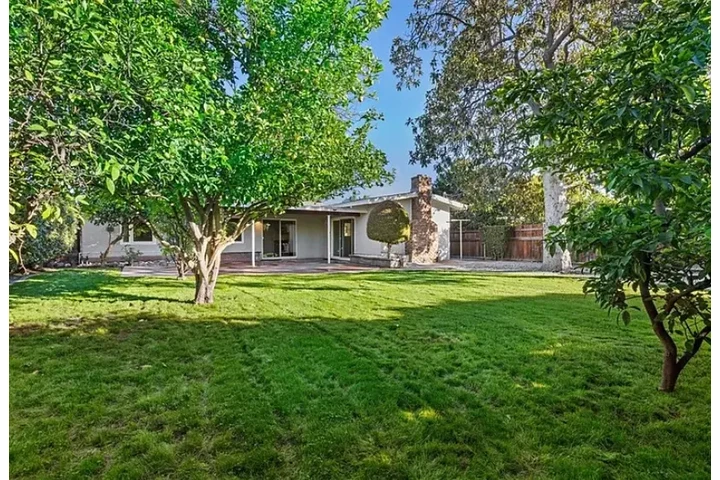 $2500 : UPDATED SINGLE FAMILY HOME - image 1