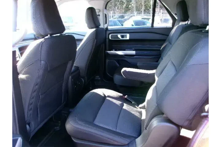 $30996 : Ford Explorer 2023 AWD XLT 4 image 10