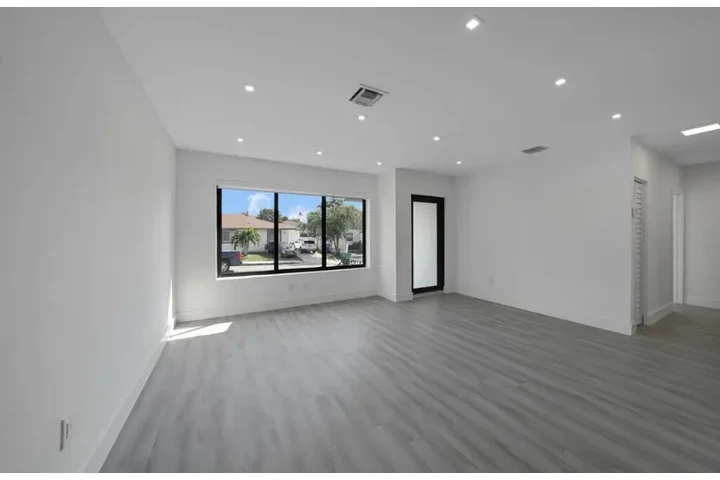 $2500 : 3 bed in Miami Florida image 3