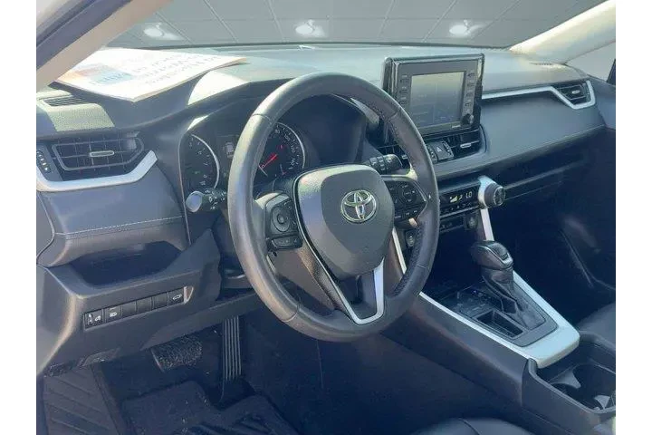 $20499 : Toyota RAV4 2021 XLE Premium image 4