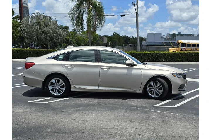 $12500 : (2018) Honda Accord image 3