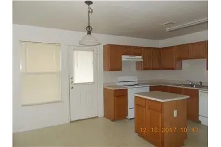 $950 : Rental property with 2 bedro image 5