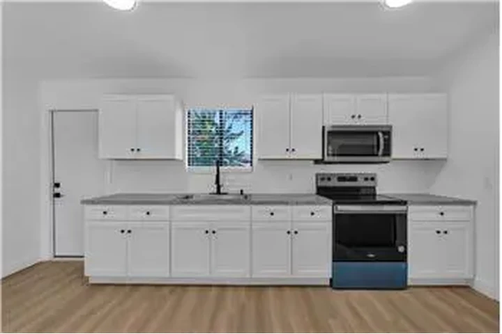 $1100 : Rental property with 2 bedro image 7