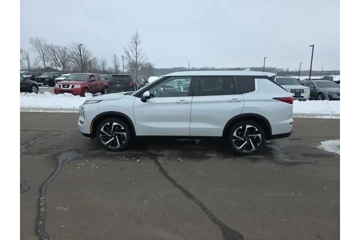 $19000 : Mitsubishi Outlander 2022 AW image 4