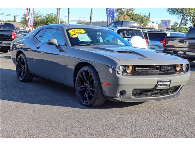 2018 Dodge Challenger SXT image 2