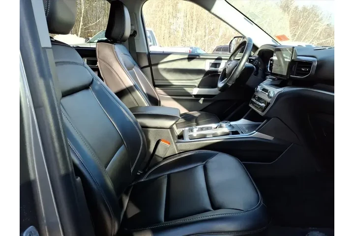 $24490 : Ford Explorer 2022 AWD XLT 4 image 6