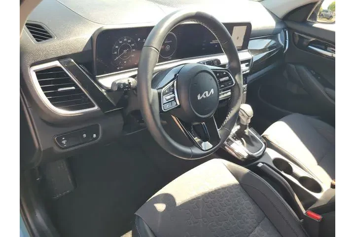 $23166 : Kia Seltos 2024 S 4dr SUV image 9