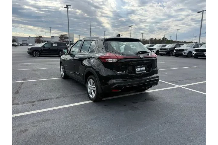 $16301 : Nissan Kicks 2023 S 4dr Cros image 5