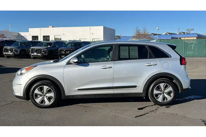 $15984 : Kia Niro 2018 FE 4dr Crossov image 8