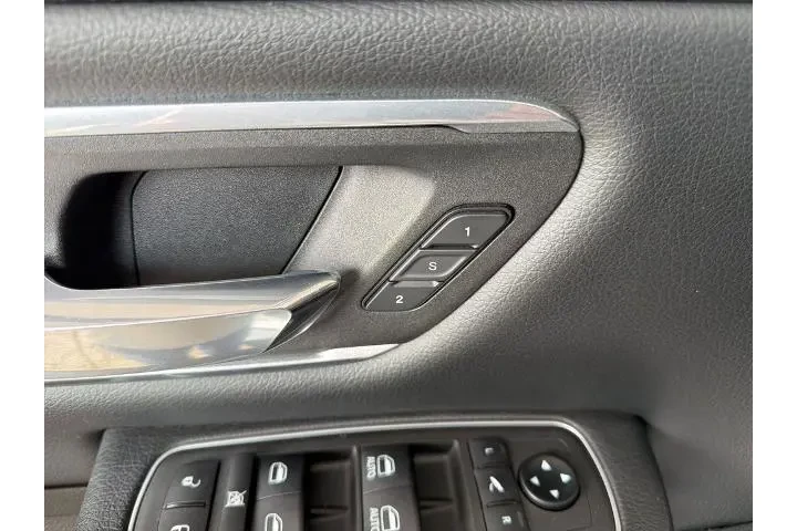 $31497 : Ram 1500 2021 4x4 Laramie 4d image 9