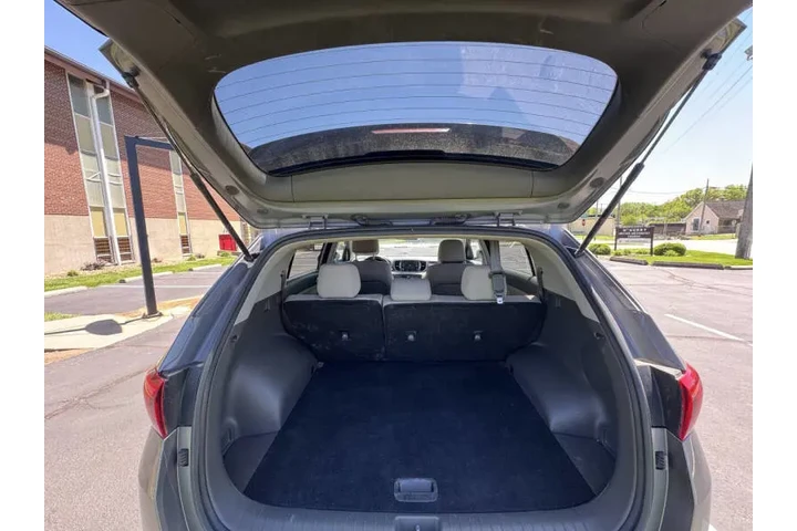 $7999 : 2017 Sportage LX image 8