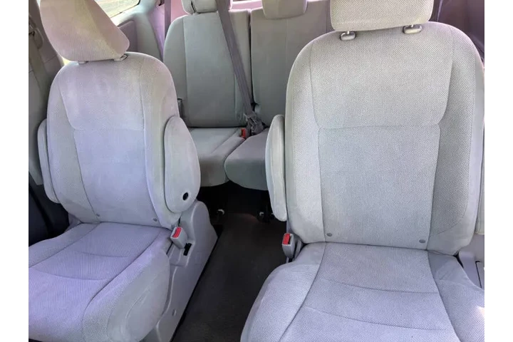 $15999 : 2017 Sienna L 7-Passenger image 8