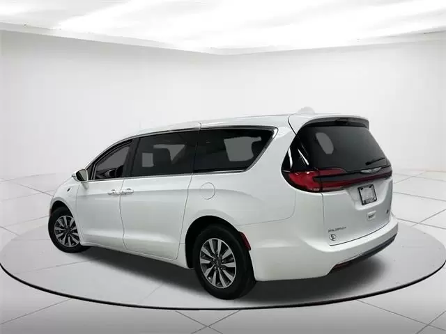 $28614 : Pre-Owned 2022 Pacifica Hybri image 3