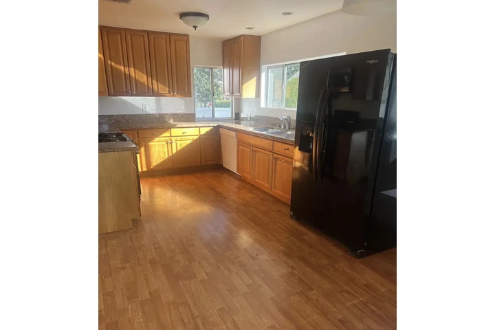 $1400 : 3 dormitorios y 2 baños comple image 6