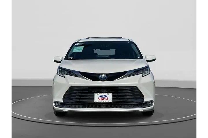 $39900 : Toyota Sienna 2024 Limited 7 image 3