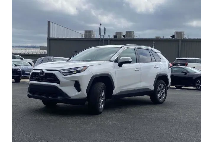 $26490 : Toyota RAV4 2024 XLE 4dr SUV image 8