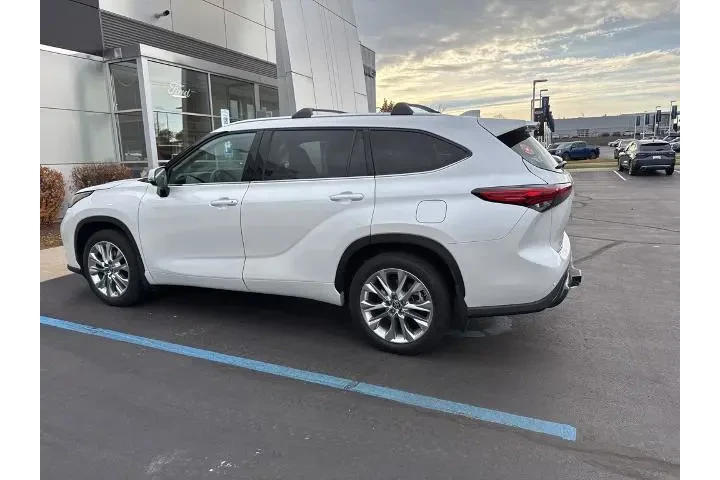 $39459 : Toyota Highlander 2023 AWD L image 7