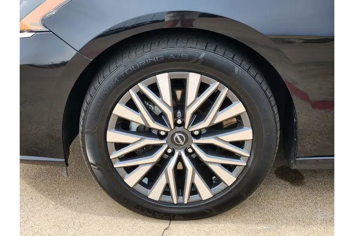 $19500 : Nissan Altima 2024 2.5 SV 4d image 9