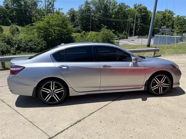 $9000 : 2017 Honda Accord Touring V6 image 2