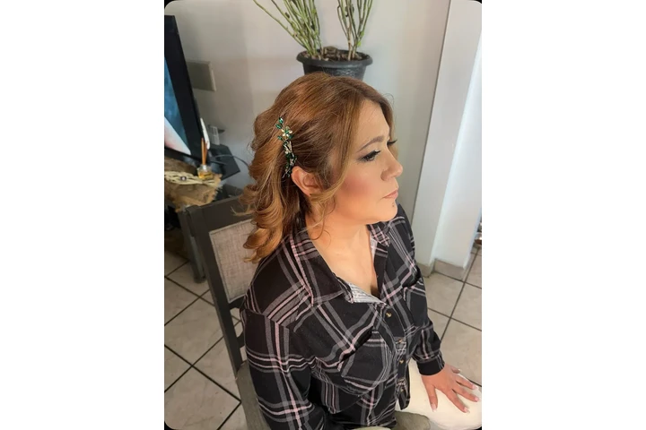 PEINADO Y MAQUILLAJE PRO image 2