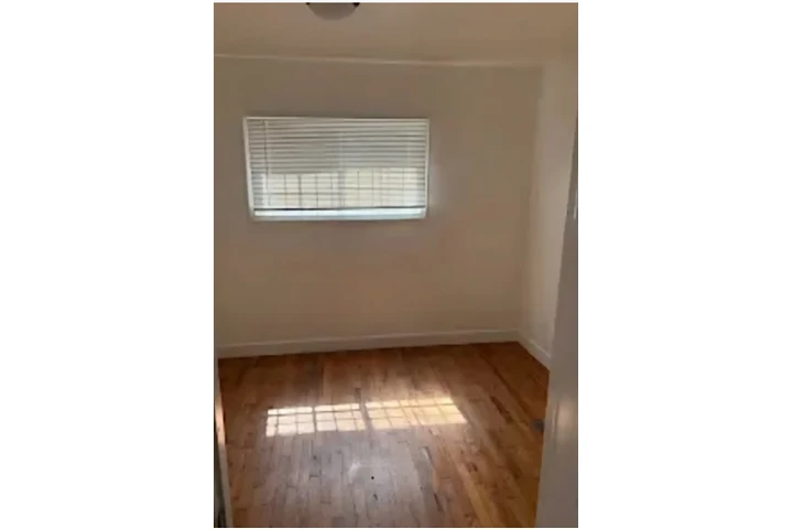 $1450 : Casa Pequeña 1 rec. 1 baño image 2