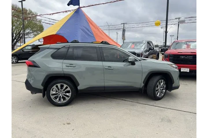 $26874 : Toyota RAV4 2023 XLE Premium image 4