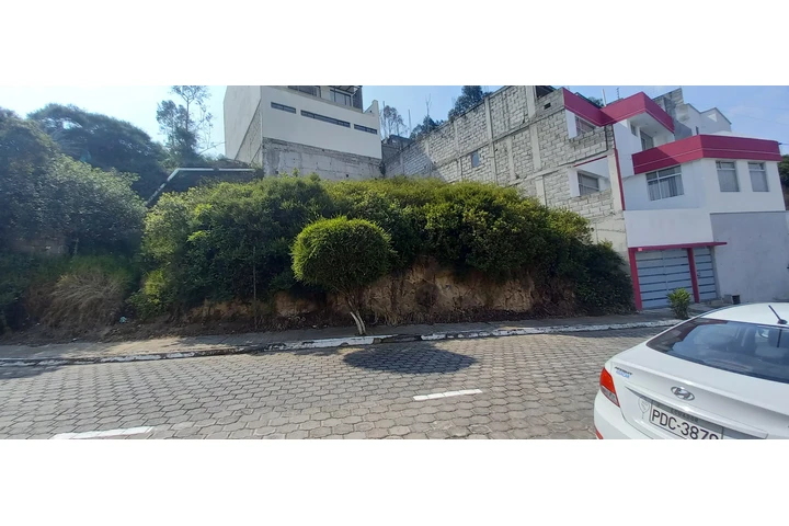 $55000 : TERRENO EN EL NORTE DE QUITO image 2