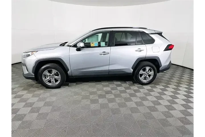 $28400 : Toyota RAV4 2024 AWD XLE 4dr image 4