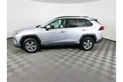 $28400 : Toyota RAV4 2024 AWD XLE 4dr thumbnail