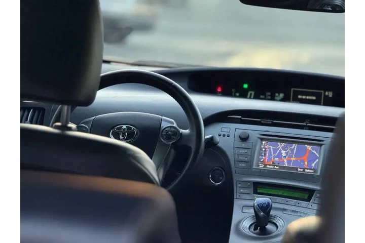 $9995 : 2015 Prius Persona Series image 10