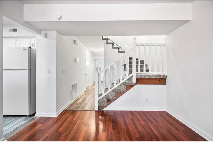 $1450 : Nice 2 Bedroom/1.5 Bath image 9