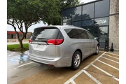 $11990 : 2018 Pacifica Limited thumbnail