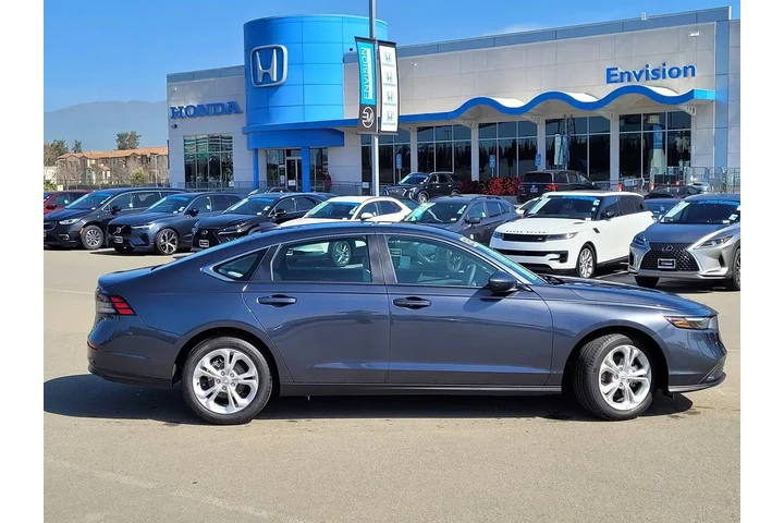 $27988 : Honda Accord 2025 LX 4dr Sed image 4