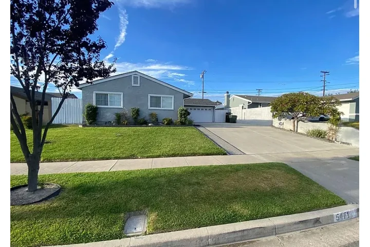 $2250 : CASA FOR RENT image 2