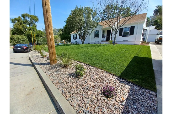 Arellano lawn care y landscape image 2