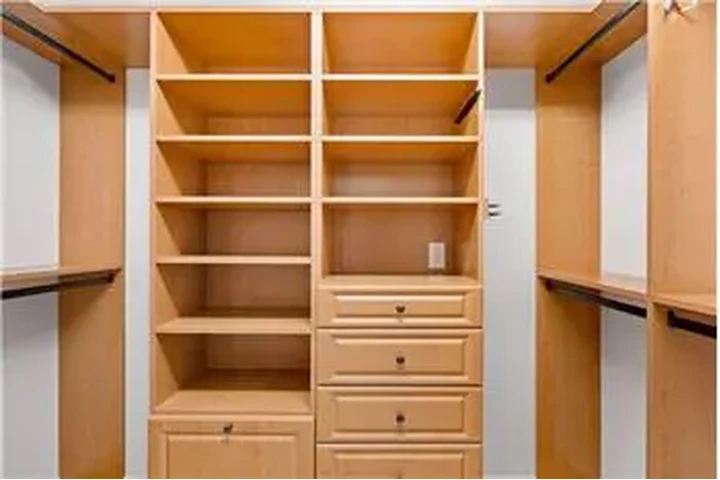 $6000 : Rental property with 5 bedro image 10