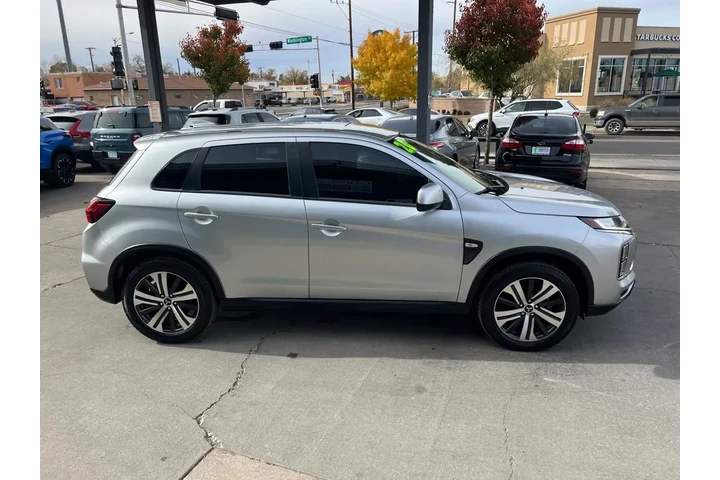 2020 Outlander Sport 2.0 ES 4 image 4