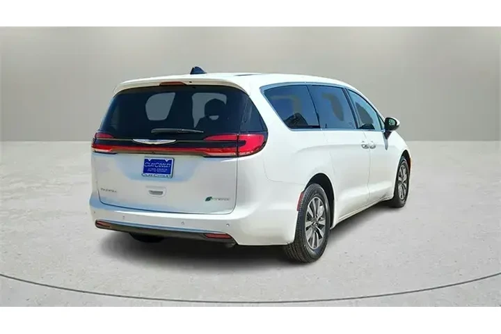 $25207 : Chrysler Pacifica Plug-In Hy image 7