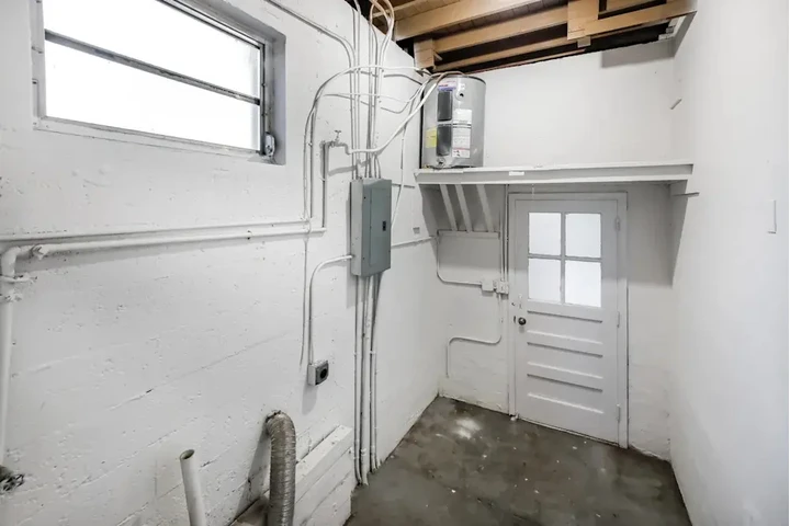 $2050 : Casa en renta de 4 recámaras image 9