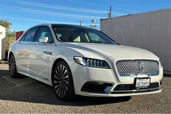 $36888 : Lincoln Continental 2018 AWD image 2