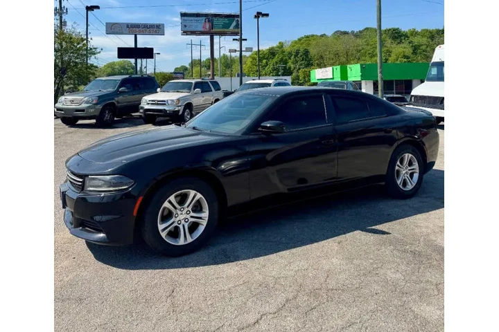 $9500 : 2017 Charger SE image 1