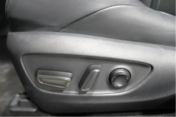 $39920 : Toyota Venza 2024 AWD LE 4dr image 4