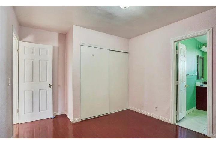 $2490 : 3 Bed 2 Bath In W Pico Blvd LA image 9