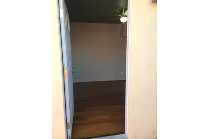 DOWNEY RENTO CUARTO CON BAÑO image 7