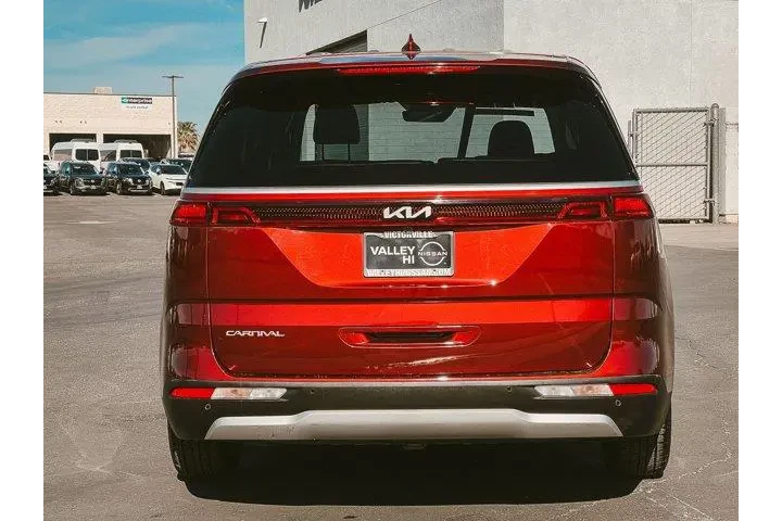 $29997 : Kia Carnival 2024 LX 4dr Min image 4