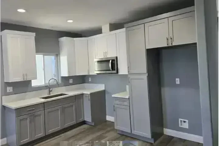 $3250 : LARGE 3 BED, 4 BA, APT. image 5