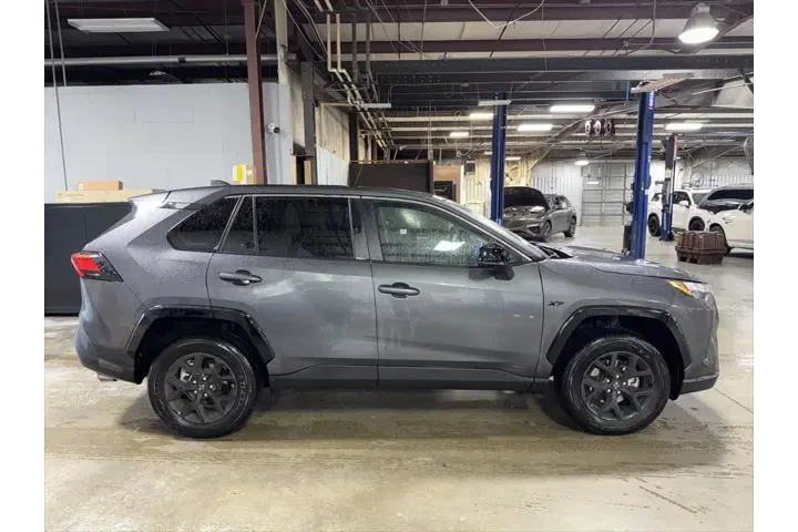 $29291 : Toyota RAV4 2025 LE 4dr SUV image 4